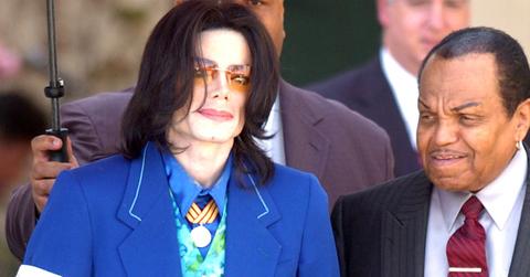 Michael Jackson court case 160305 leaving