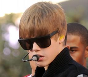 2010__10__Justin_Bieber_Oct8news 285×300.jpg