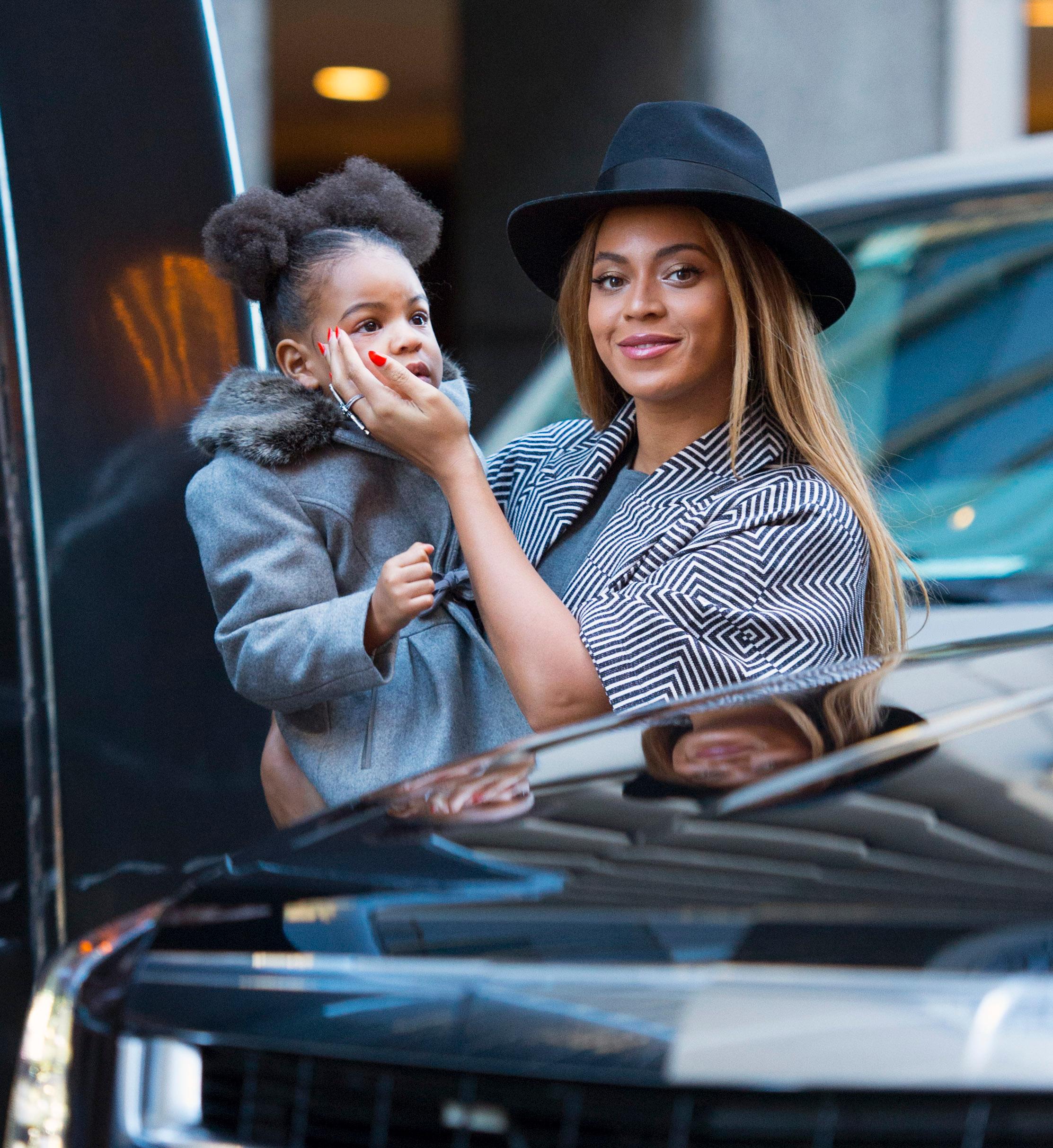 Beyonce with daughter Blue Ivy Carter arrive at the premiere of &#8216;Annie&#8217; in NYC