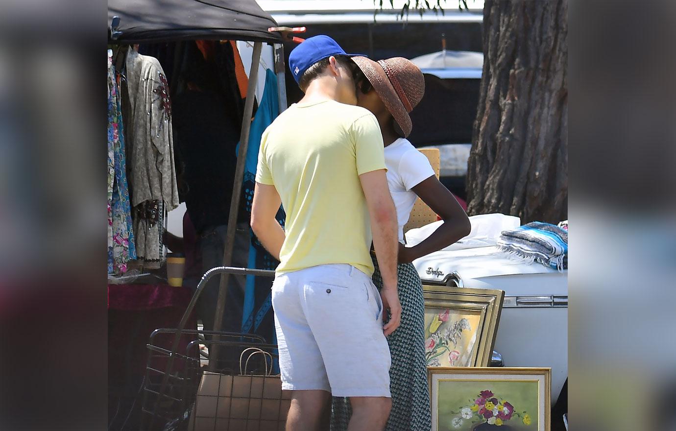 EXCLUSIVE: Joshua Jackson and girlfriend Jodie Turner-Smith kiss as they do a bit of shopping at a local Flea Market joshua jackson girlfriend jodie