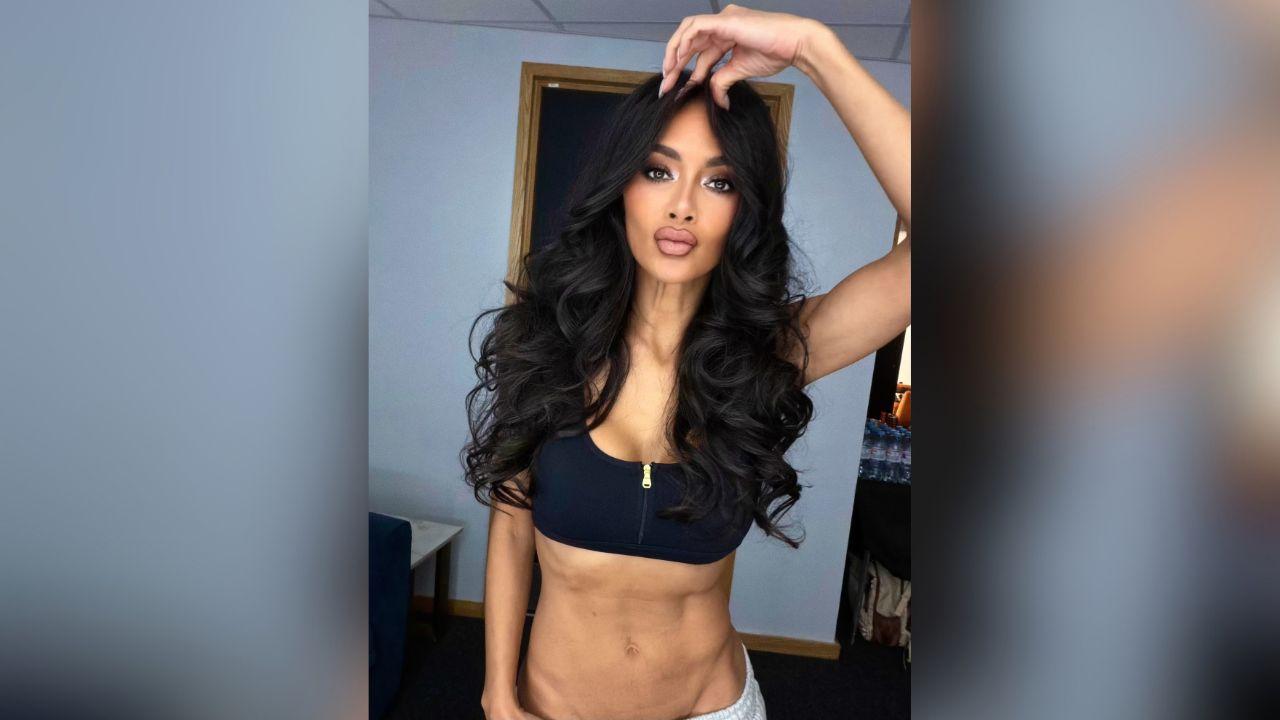 image of Nicole Scherzinger showed off her toned abs in a black cropped sports bra and low-rise gray pants.