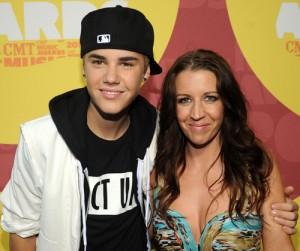 2011__06__Justin_Bieber_Patti_Mallette_June10news 300×255.jpg