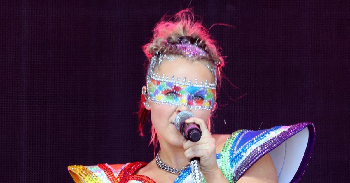 jojo siwa hater booed pride concert