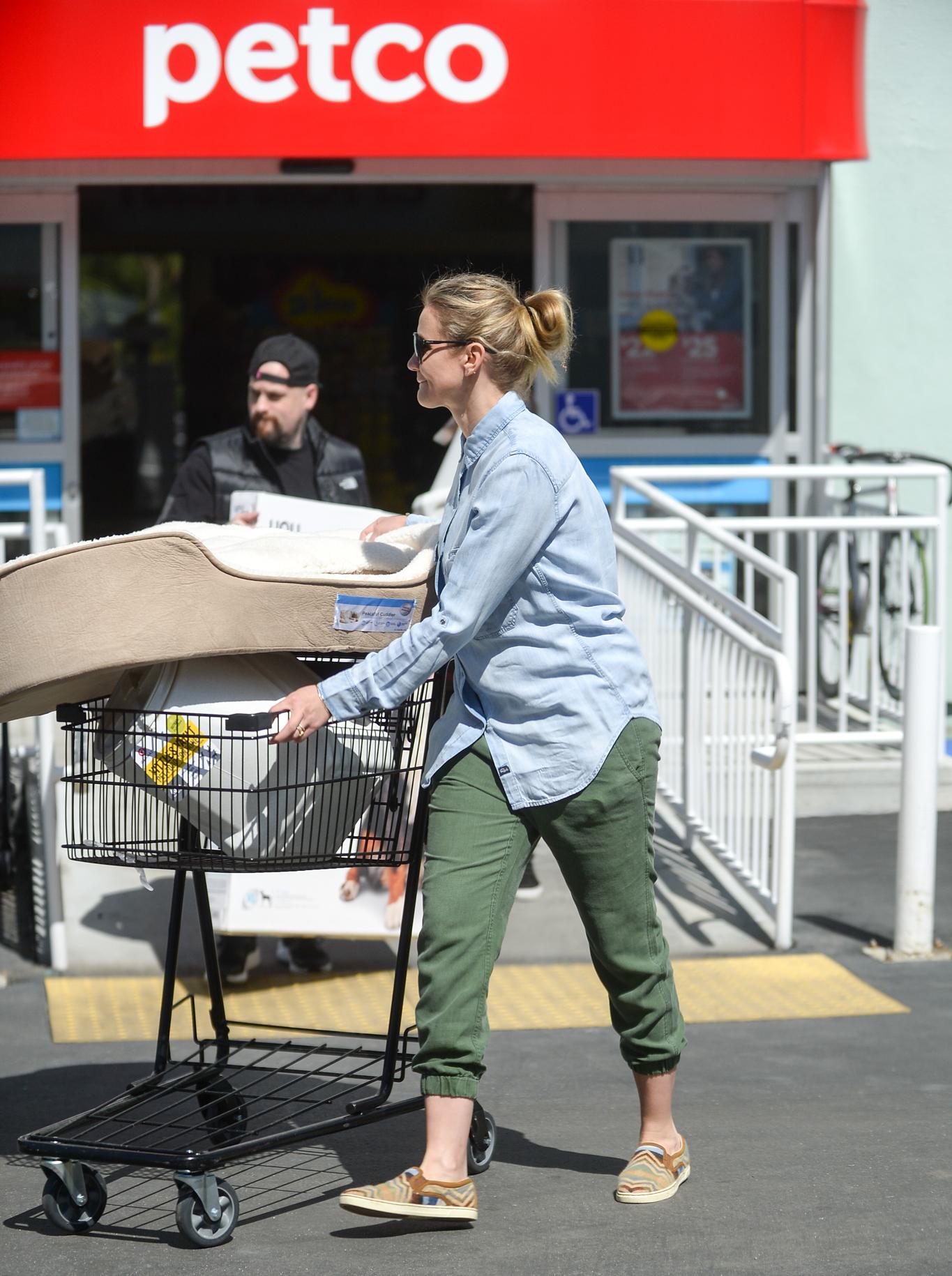 EXCLUSIVE: **PREMIUM EXCLUSIVE RATES APPLY**A noticeably fuller figured Cameron Diaz shops at Petco with husband Benji Madden in Studio City