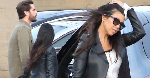 Kourtney kardashian scott disick hold hands