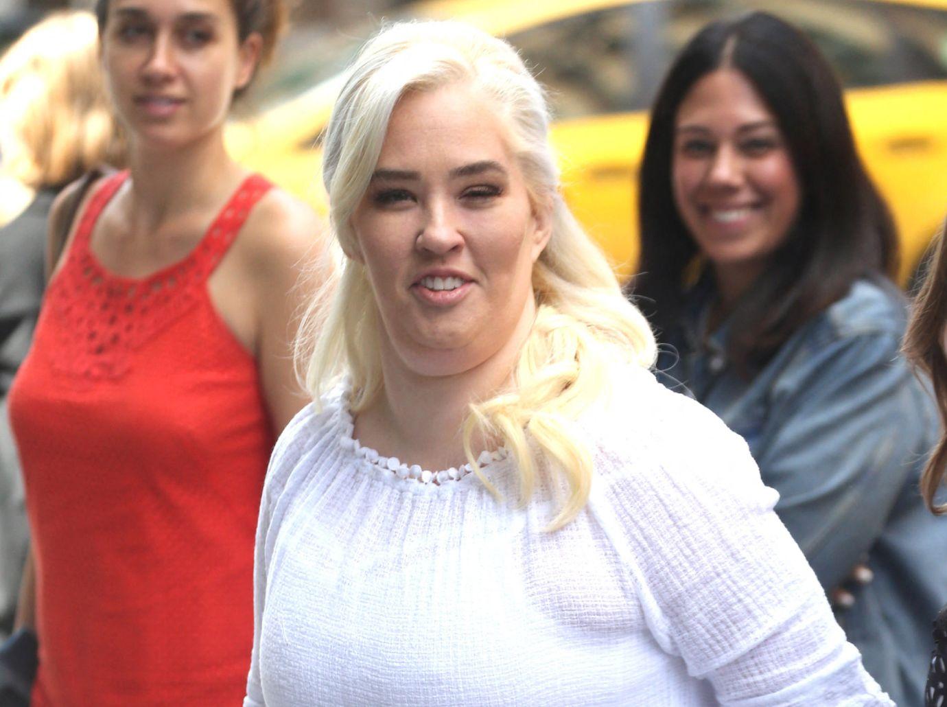 mama june hasnt seen one granddaughter anna chickadee cardwell december funeral