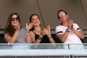 2011__07__Minka_Kelly_July11news 300×199.jpg