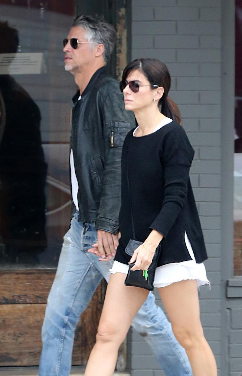 EXCLUSIVE: ** PREMIUM EXCLUSIVE RATES APPLY**  Sandra Bullock and boyfriend Bryan Randall picking up food from Sandra&#8217;s sisters bakery in Austin