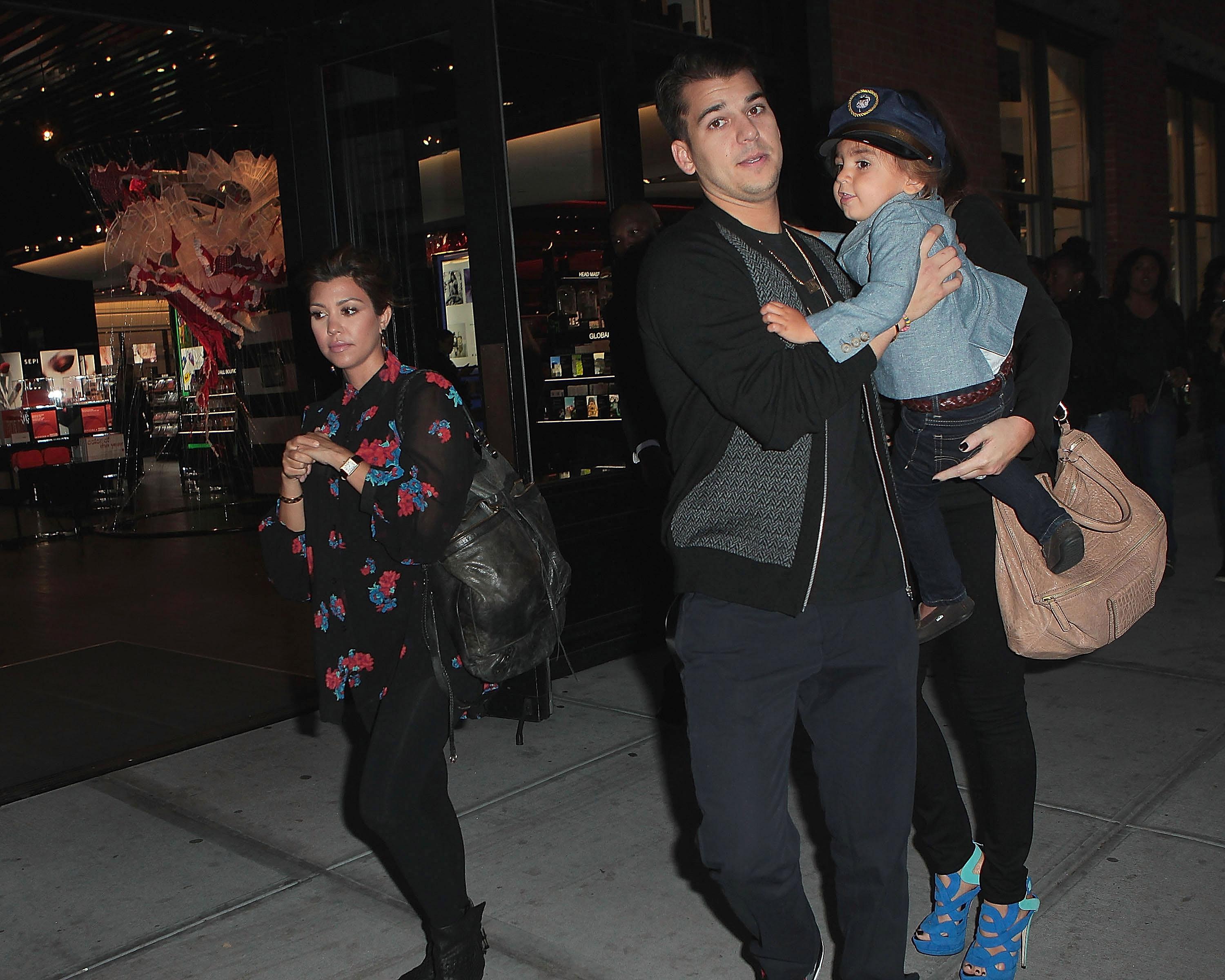 Rob kardashian blac chyna babysitting photos