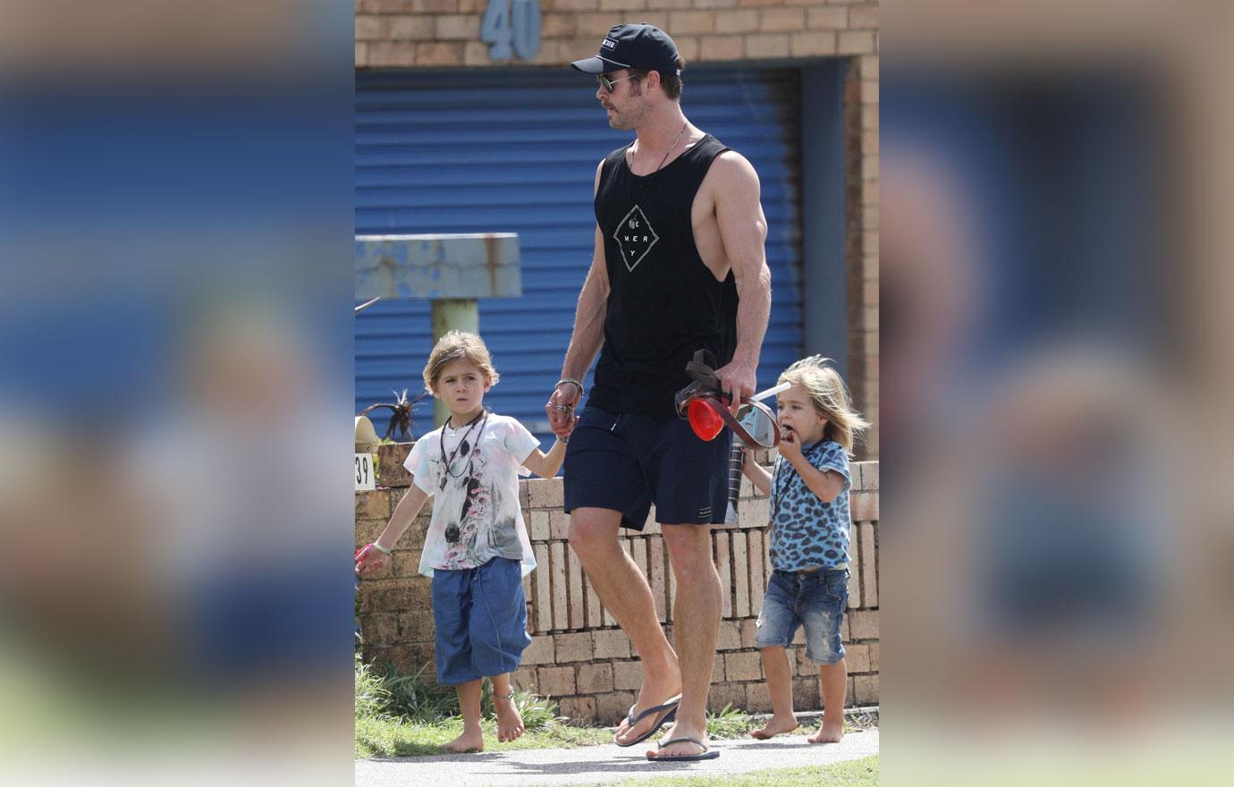 Matt damon chris hemsworth family trip australia 1