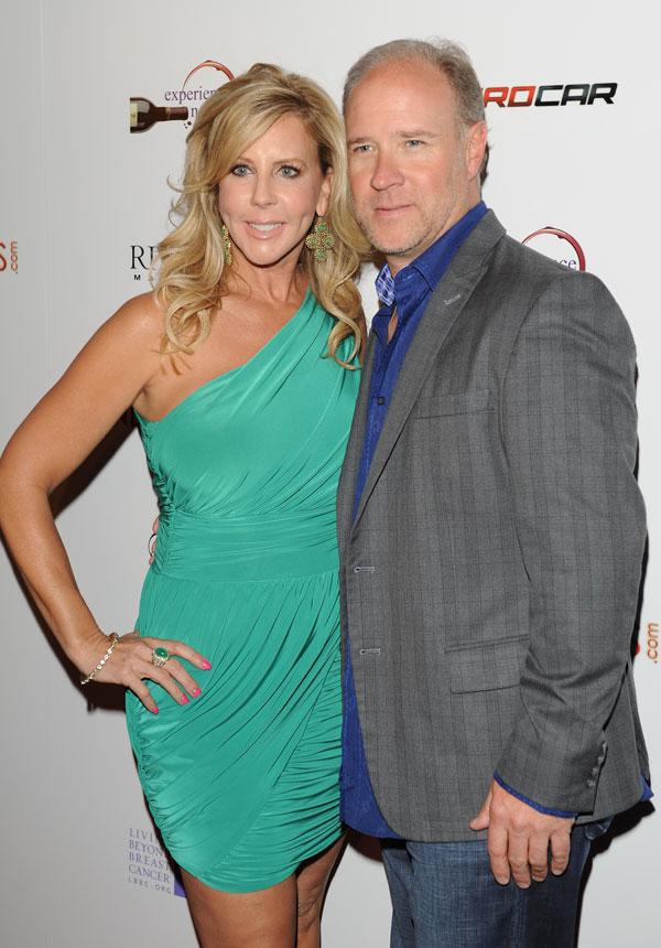 Vicki gunvalson texting brooks ayers breakup