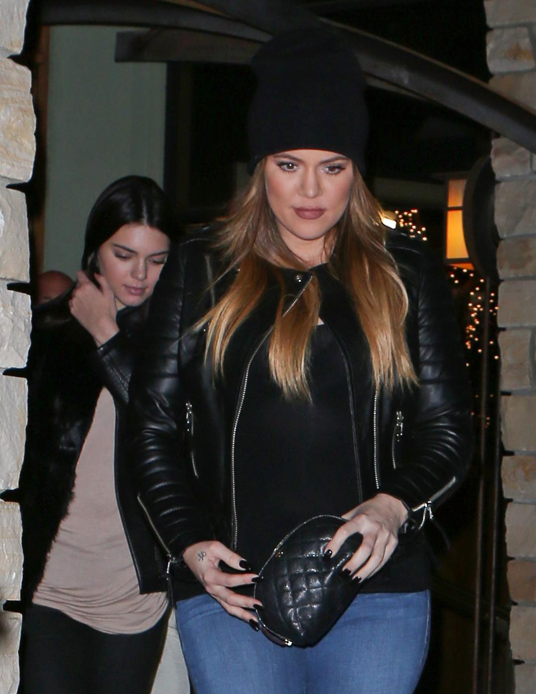 INF &#8211; The Kardashian and Jenner sisters dine at Kate Mantilini restaurant