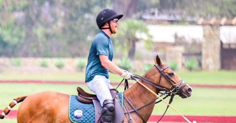 prince harry falls off horse