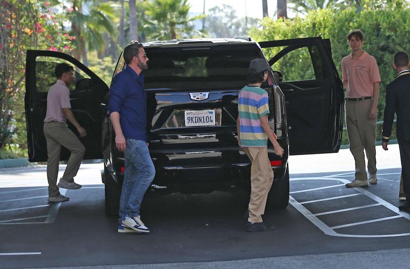 ben affleck jennifer lopez cant keep hands off each other