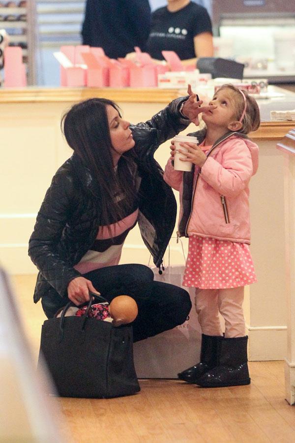 Bethenny Frankel and daughter Bryn indulge in healthy snacks at