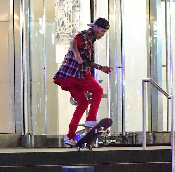 Justin biber skate boarding 04