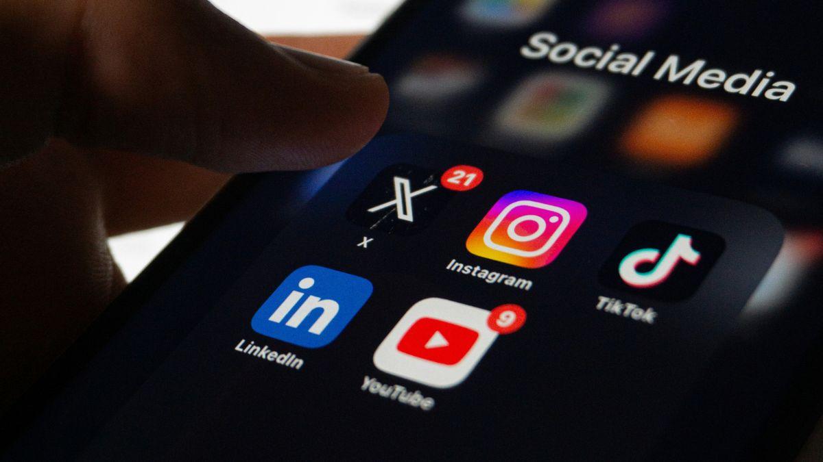 Image of Instagram itself lost the most followers.