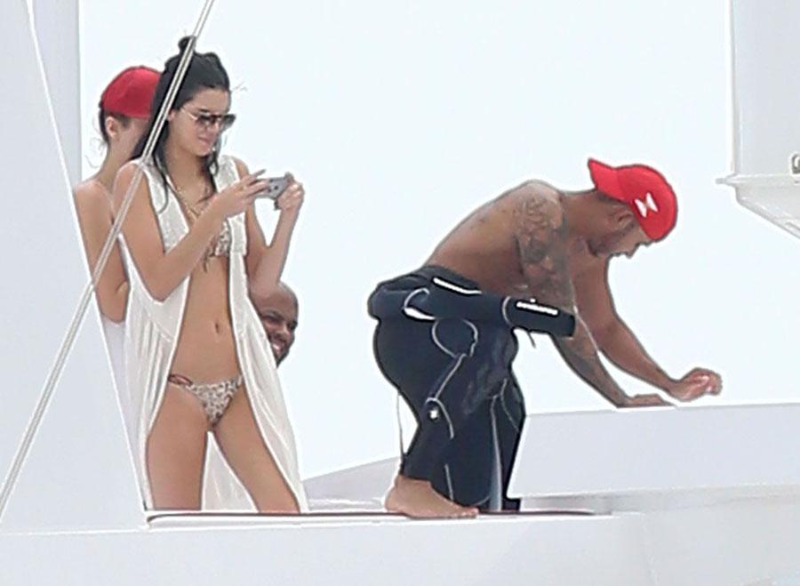 Kendall jenner bikini lewis hamilton monaco 04