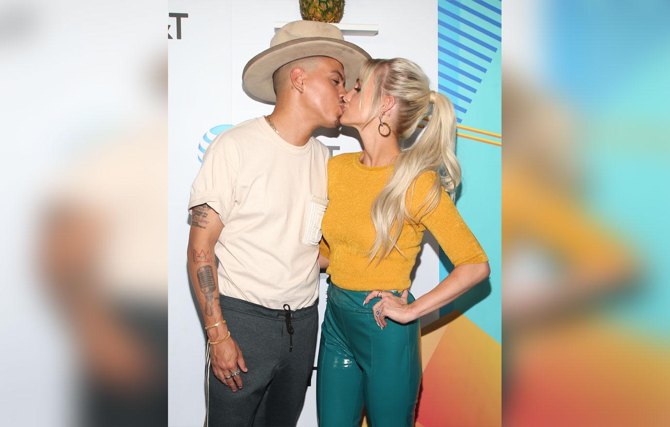 Evan ross kissing wife ashlee simpson