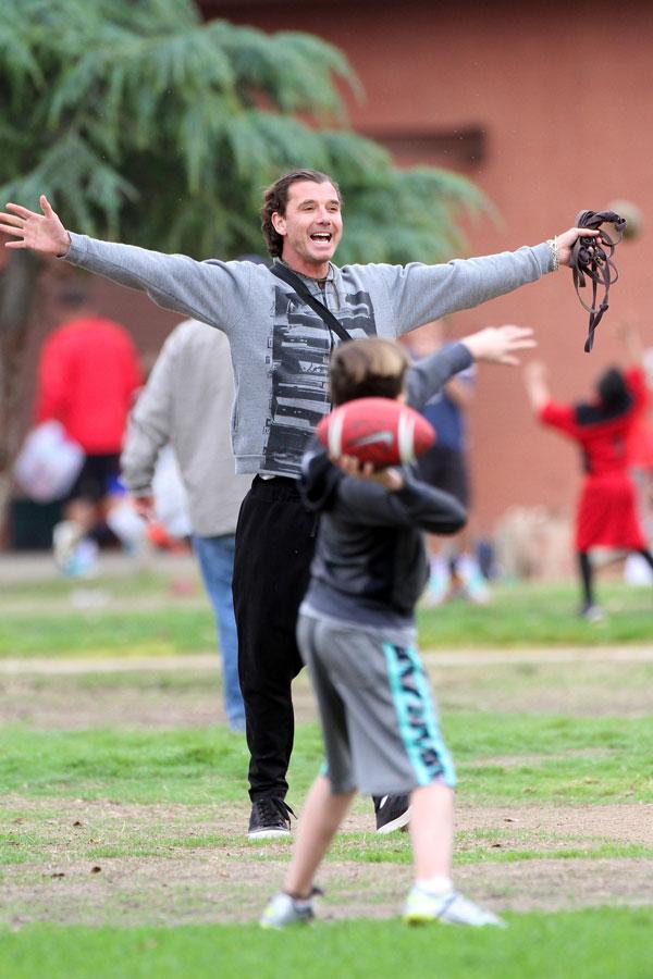 gavin rossdale wearing wedding ring