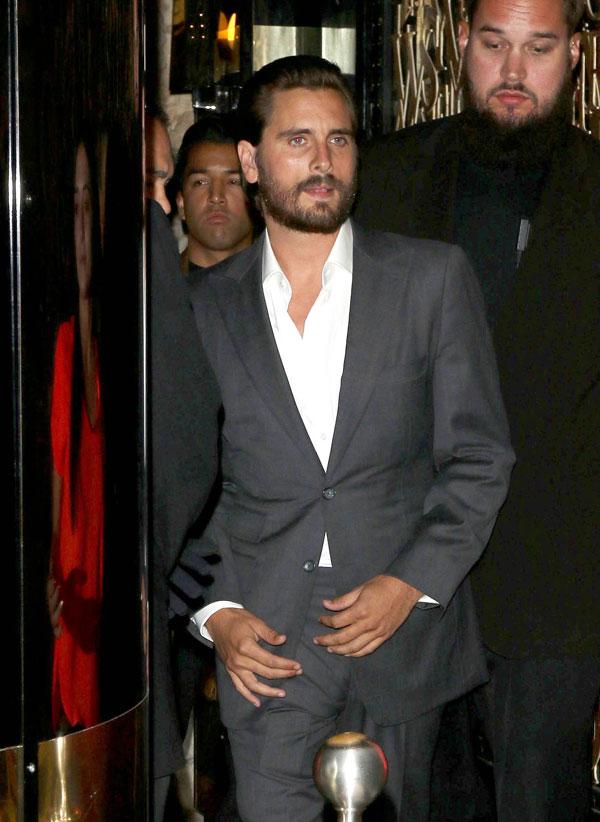 Kourtney kardashian leave scott disick broke 03