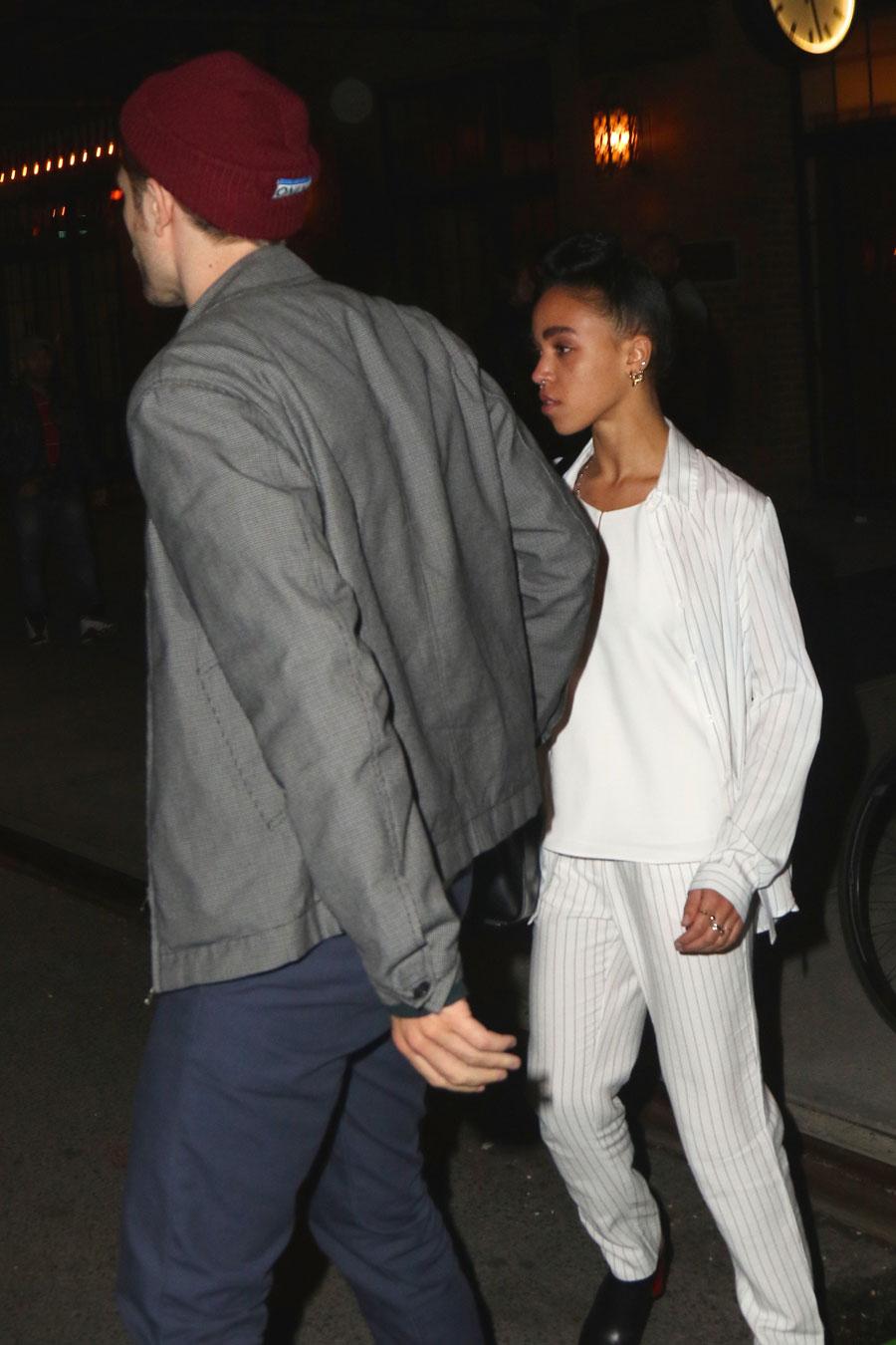 Robert pattinson fka twigs engagement ring 0033