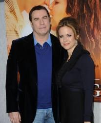 2010__08__John_Travolta_Kelly_Preston_Aug25news 207×300.jpg