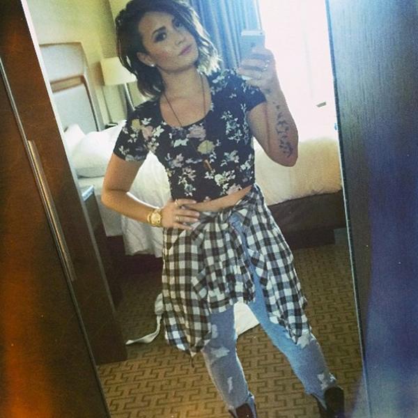 Demi lovato selfie