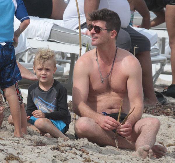 Robin thicke son beach