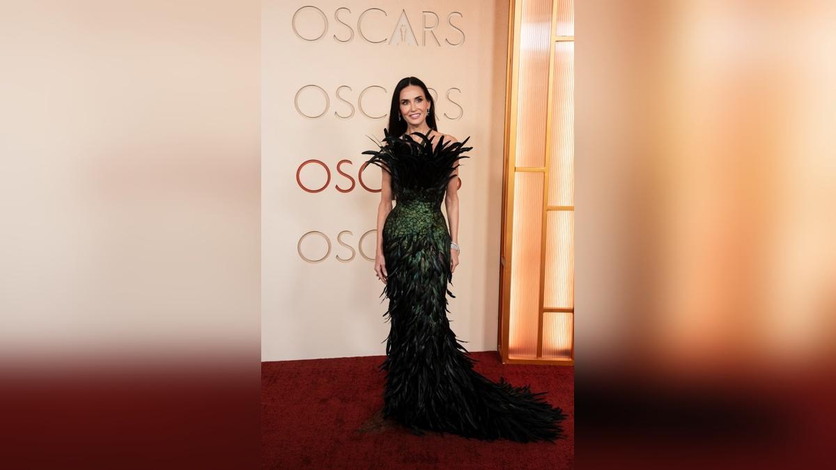 resizedoscars red carpet demi moore