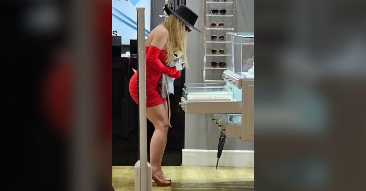 Photo of Britney Spears searched for new clothing items in Mexico.