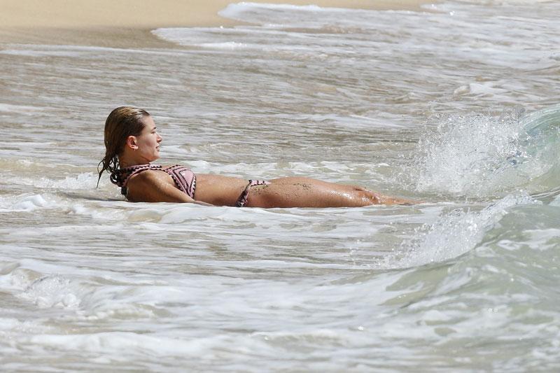 Hailey Baldwin Bikini Body Hawaii Beach 04