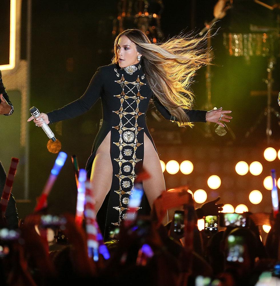 Jennifer Lopez goes commando at Macy&#8217;s 4th of July Fireworks Spectacular