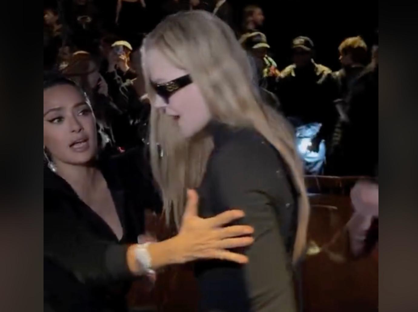 nicole kidman salma hayek paris fashion week intense interaction video