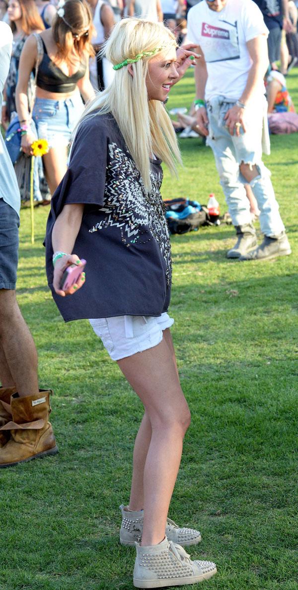 Scary Skinny Tara Reid Flaunts Too Thin Frame At Coachella