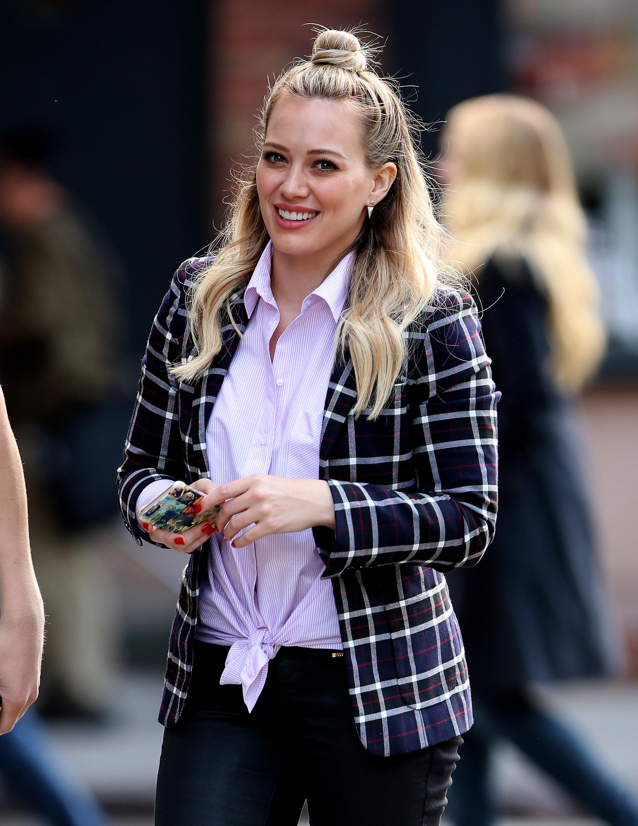 Actress Hilary Duff walks back to her trailer on the set of &#039;Younger&#039; filming in the West Village on October 29, 2014 in New York City