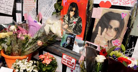 2009__07__michael_jackson_tributes_lo.jpg