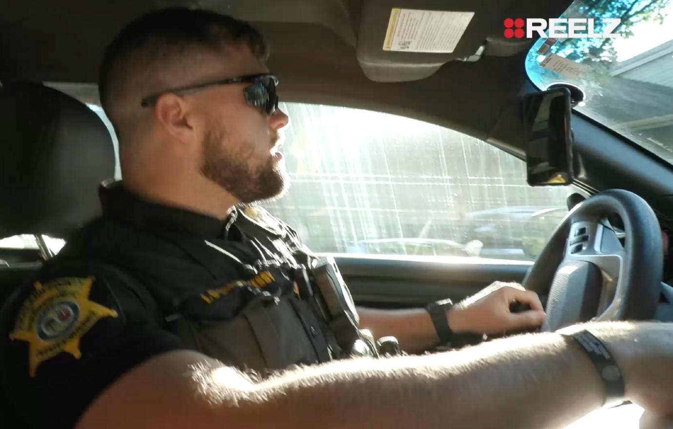 On Patrol Live Premiere Shows Deputy Chasing Suspects By Car And Foot 1299