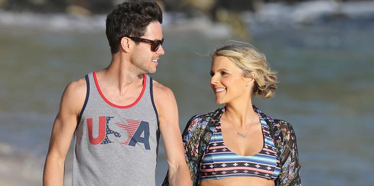 Ali Fedotowsky baby bump