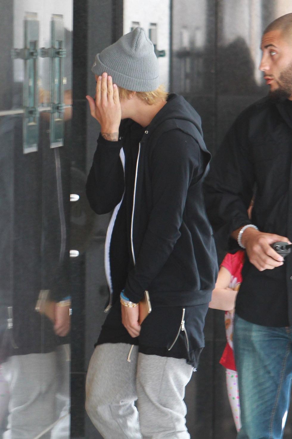 *EXCLUSIVE* Justin Bieber and sister Yazmin shop for new sneakers at Nike Town