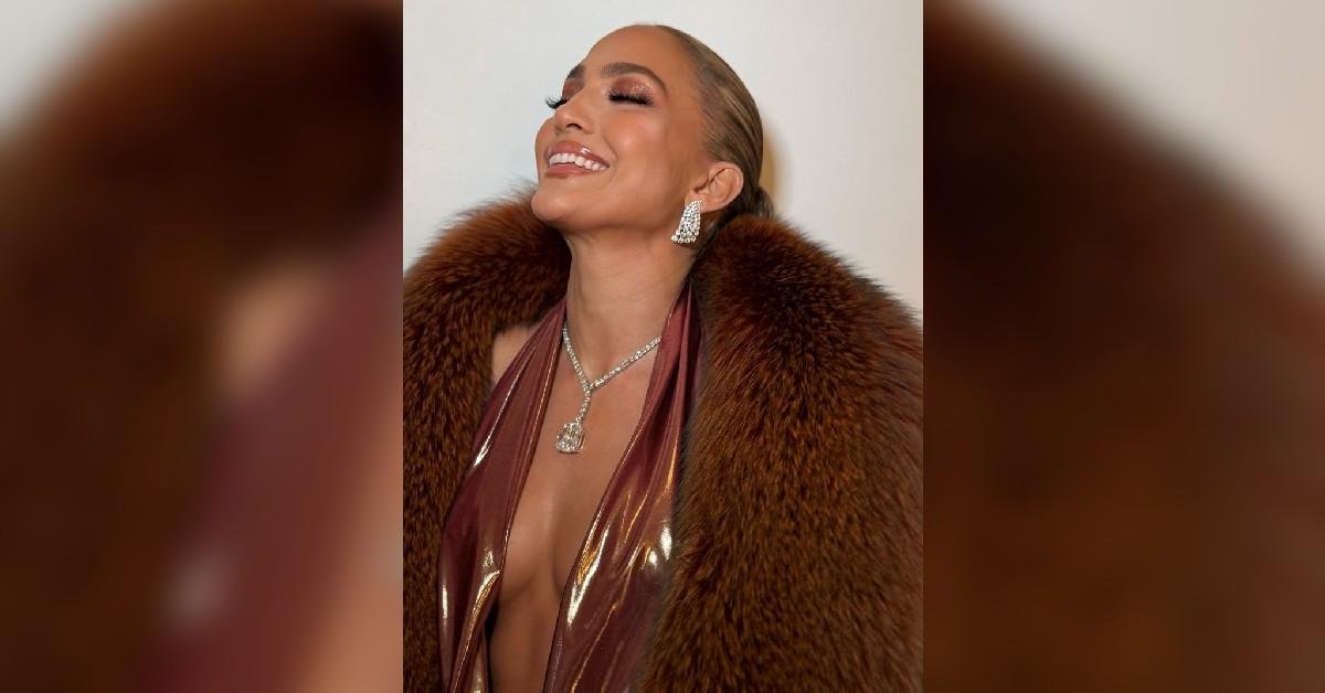 jennifer lopez wardrobe malfunction busty metallic gown hot photos