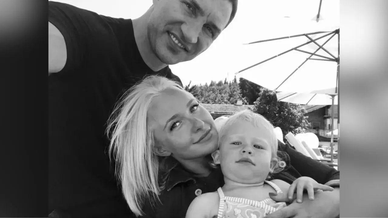 Photo of Hayden Panettiere voluntarily signed over her rights of her daughter to her ex-fiancé.