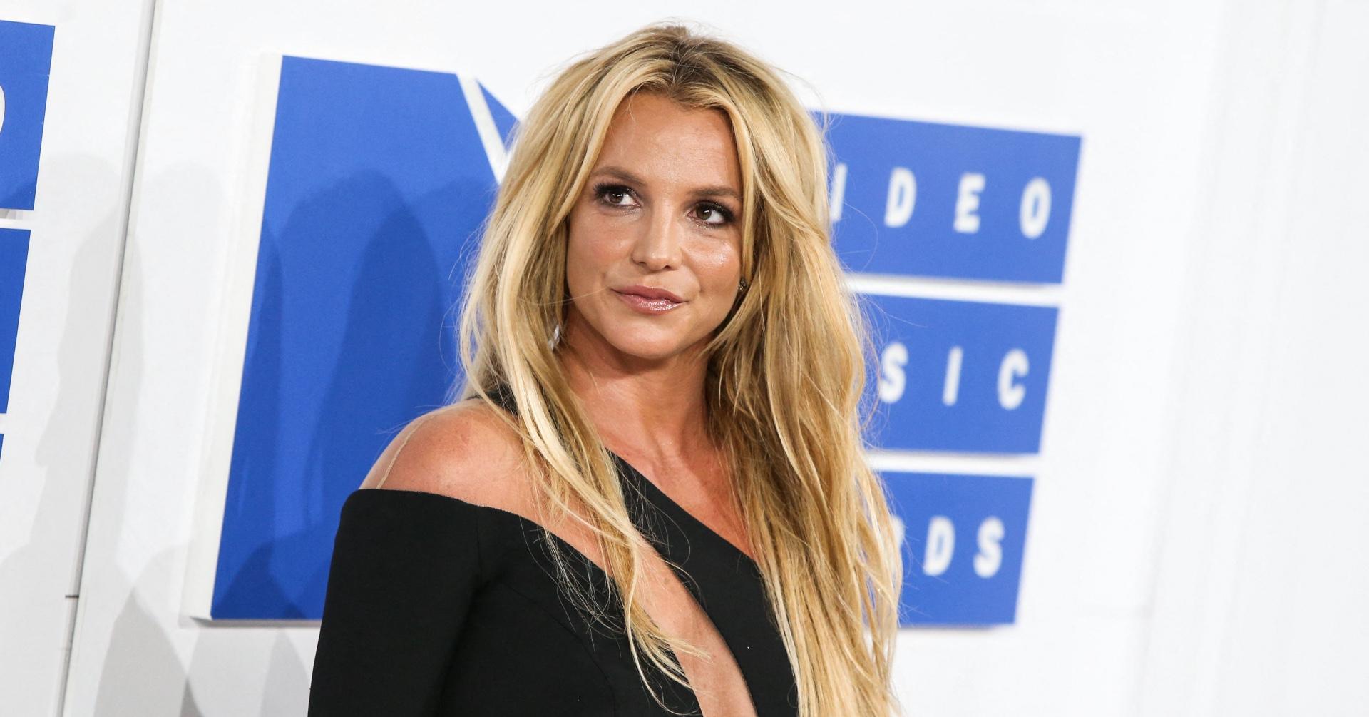 Jessica Simpson Is Hilariously Mistaken as Britney Spears by Fan
