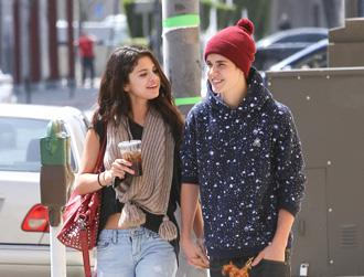 Selena gomez justin bieber split may18 m.jpg