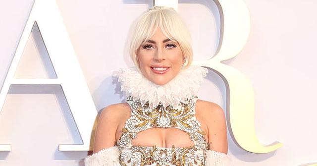 Gaga globes post pic