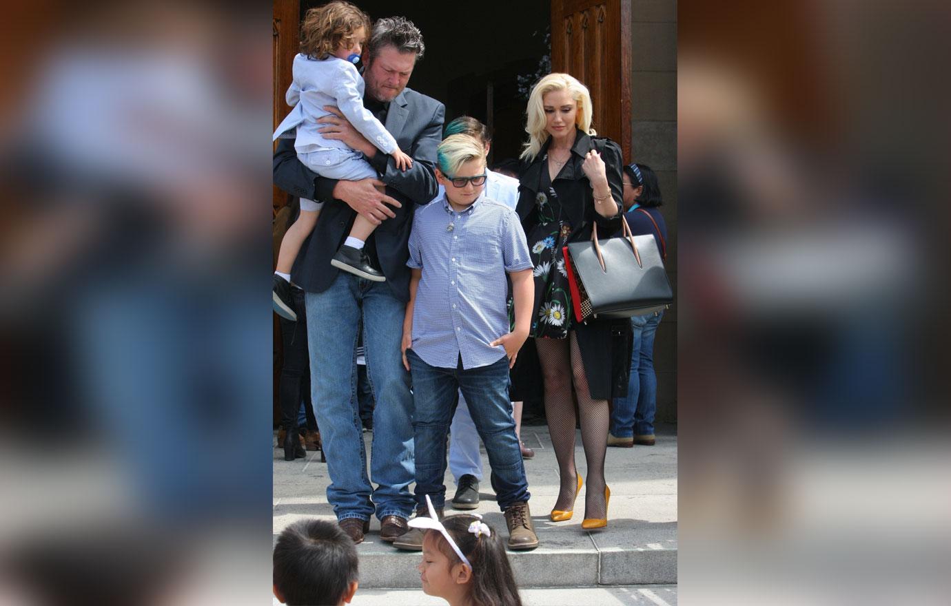 Gwen stefani blake shelton family outing