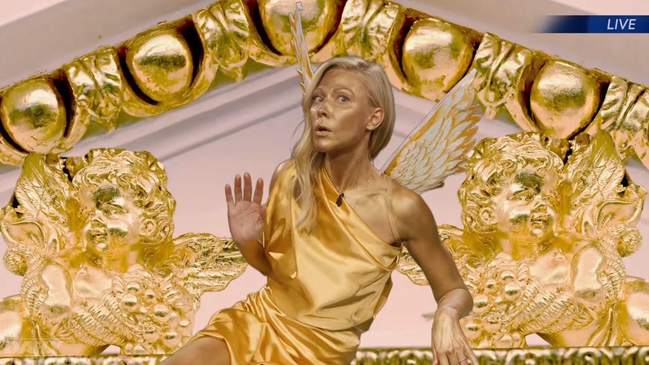 Photo of Desi Lydic jokingly dressed as an Oval Office gold cherub.
