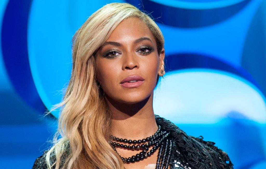 Beyoncé Eats Spaghetti On Her Private Jet Before Album Release: Photo
