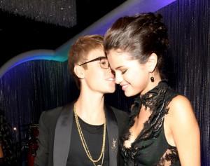 2011__09__Justin Bieber Selena Gomez Sept26newsbt 300×237.jpg