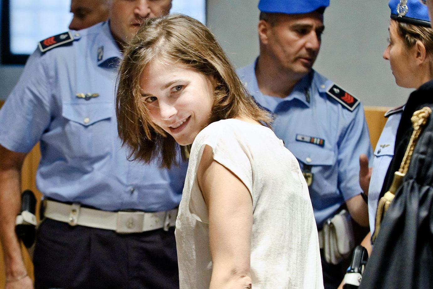 amanda knox suffered a miscarriage at six weeks says she is failing to be okay ok